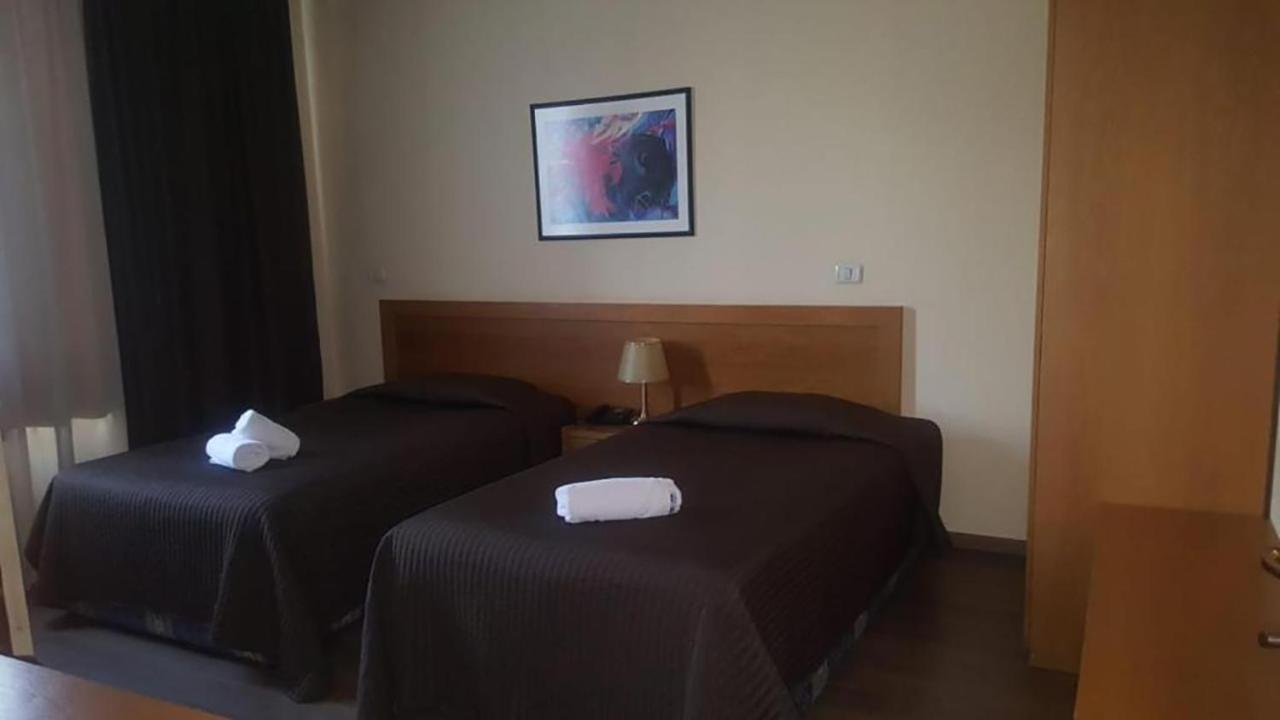 Hotel Doro City Tirana Kültér fotó