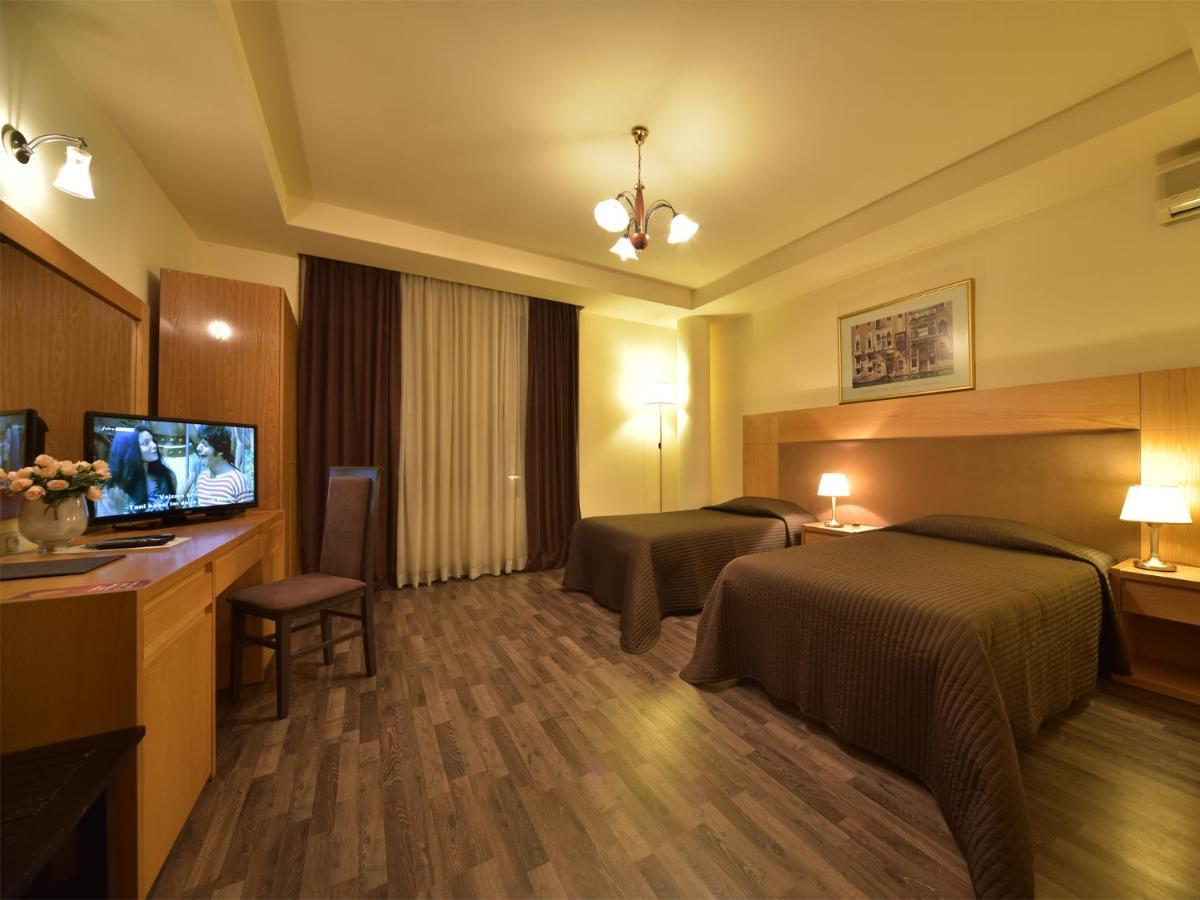 Hotel Doro City Tirana Kültér fotó